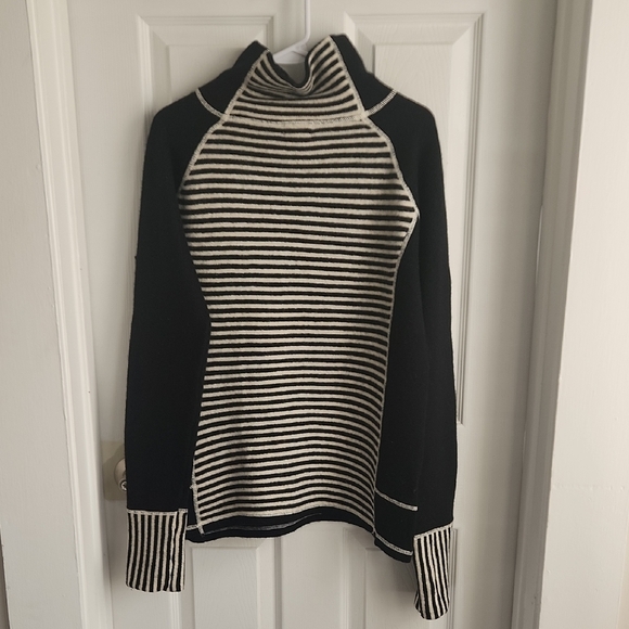 Lambswool Turtleneck Sweater - Picture 5 of 8